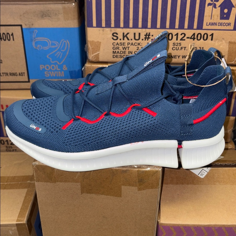 Tennis shoes